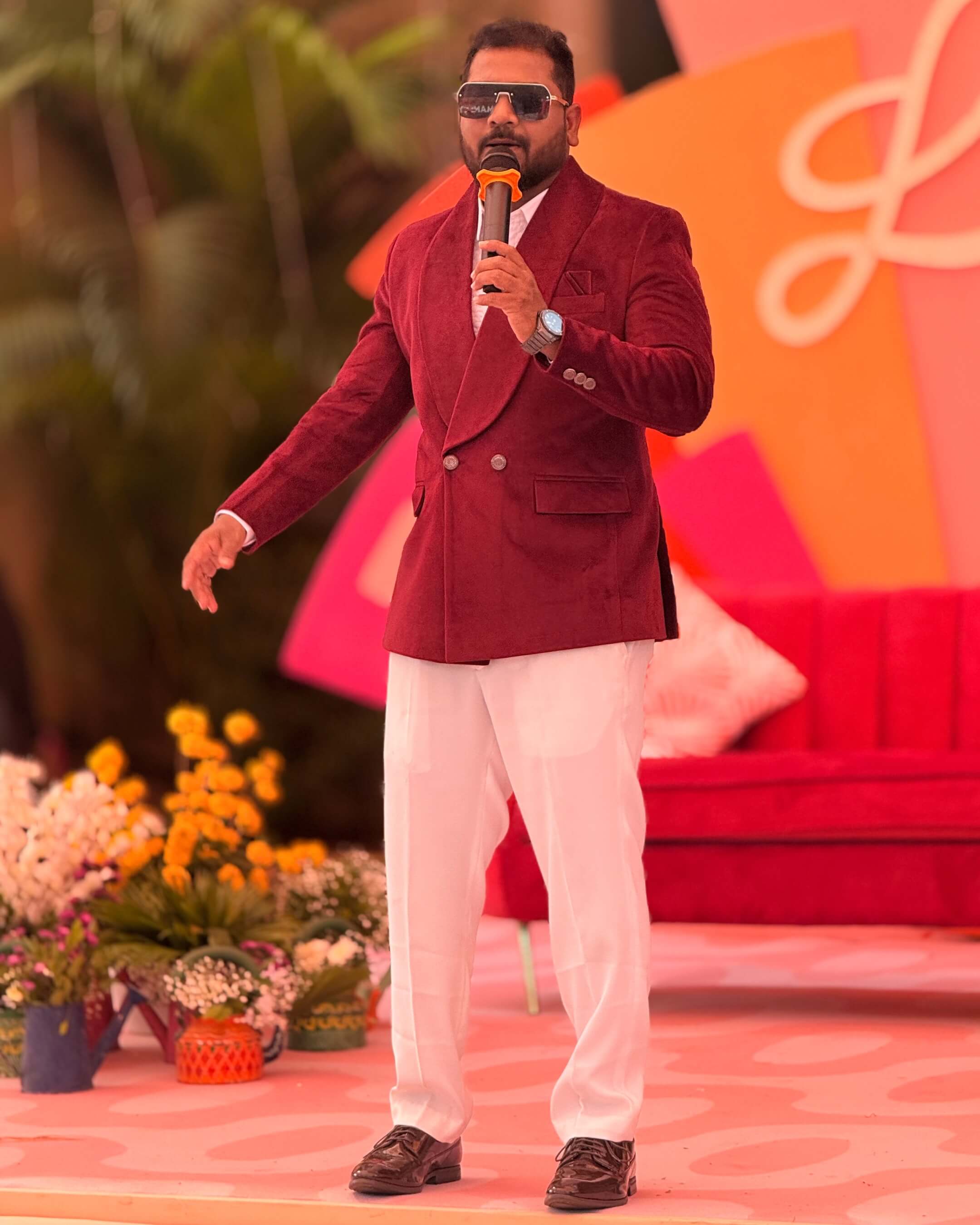 Anchor Amol Soni hosting an event